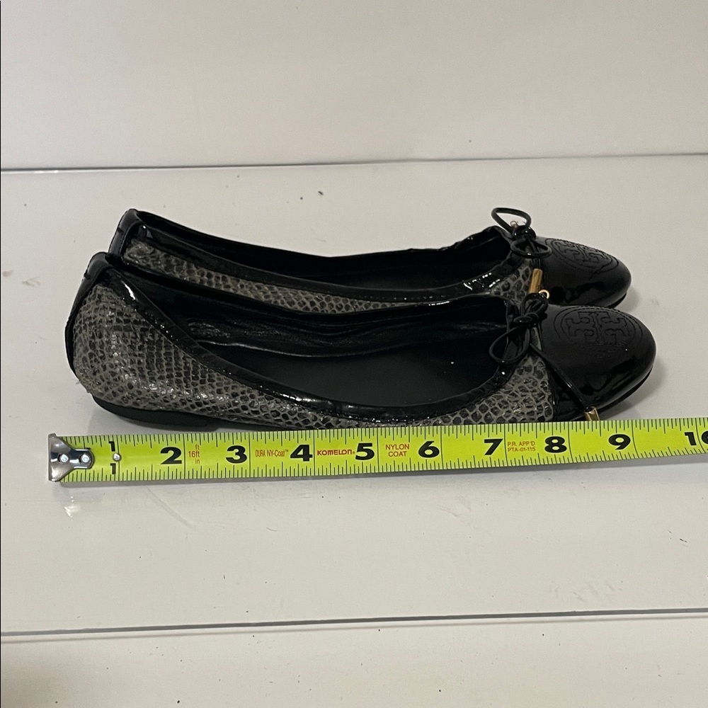 Tory Burch Black and Textured Gray Loafers with Bow - Picture 8 of 10
